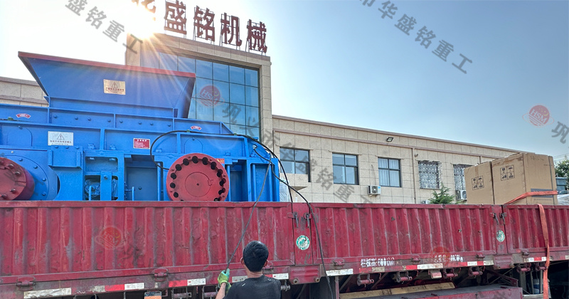 鐵礦石液壓對(duì)輥破碎機(jī)的維護(hù)成本如何？工作原理是什么？