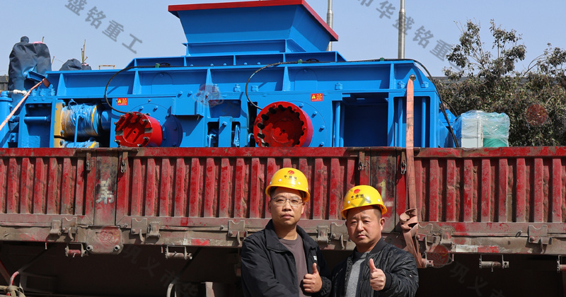鵝卵石制砂用什么破碎機(jī)？推薦對(duì)輥機(jī)價(jià)格不貴還耐用